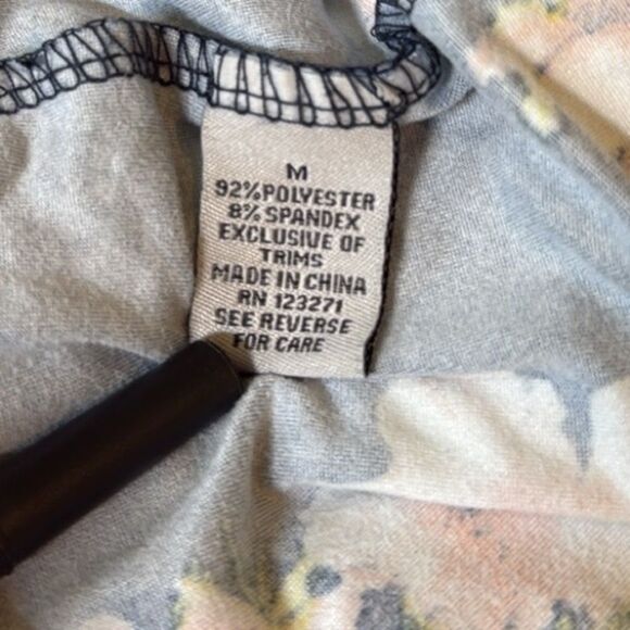 NWOT J for Justify Navy Blue Floral Romper - Picture 6 of 6